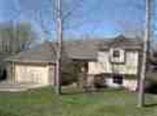 1019 Lakecrest Rd, Lawrence, KS 66049