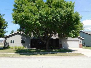 400 Peter Ln, Little Chute, WI 54140
