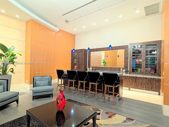 5th image of 253 NE 2nd St APT 3008