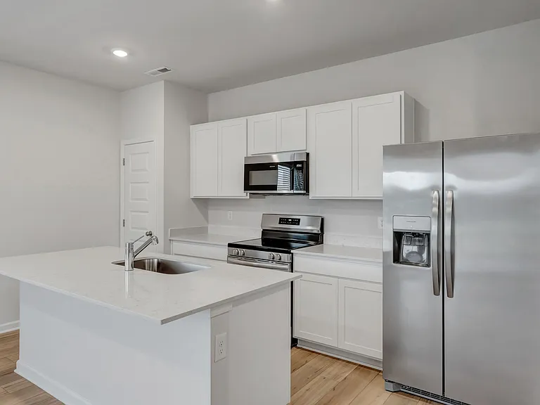 720 Emerson Ln — Photo 18