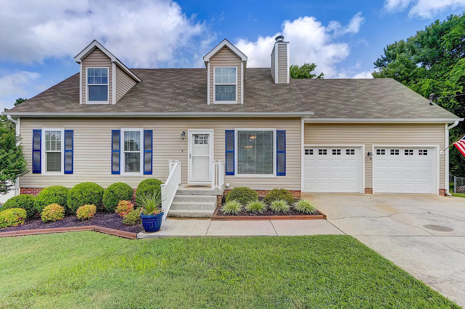 601 Blackburn Dr — Photo 1