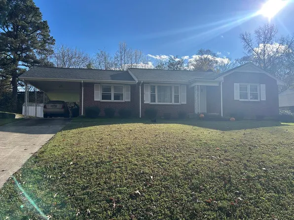 145 Sweetbriar Dr, Danville, VA 24540