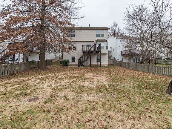 3rd image of 160 Greenway Ln