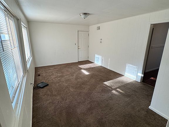 5th image of 32205 Ontonagon Ct #B