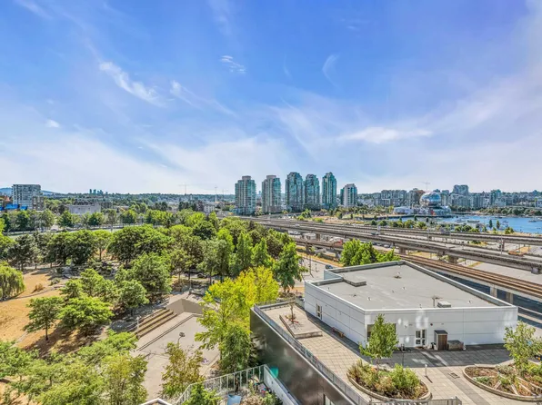 688 Abbott St #1209, Vancouver, BC V6B 0B9