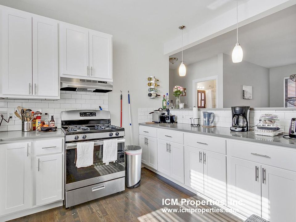 1st image of 3927 N Keeler Ave #4