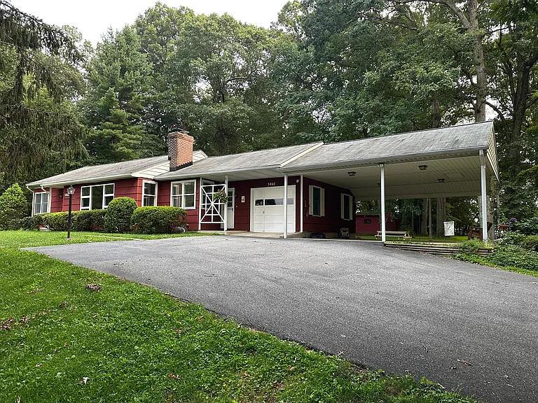 5460 Ten Oaks Rd — Photo 2