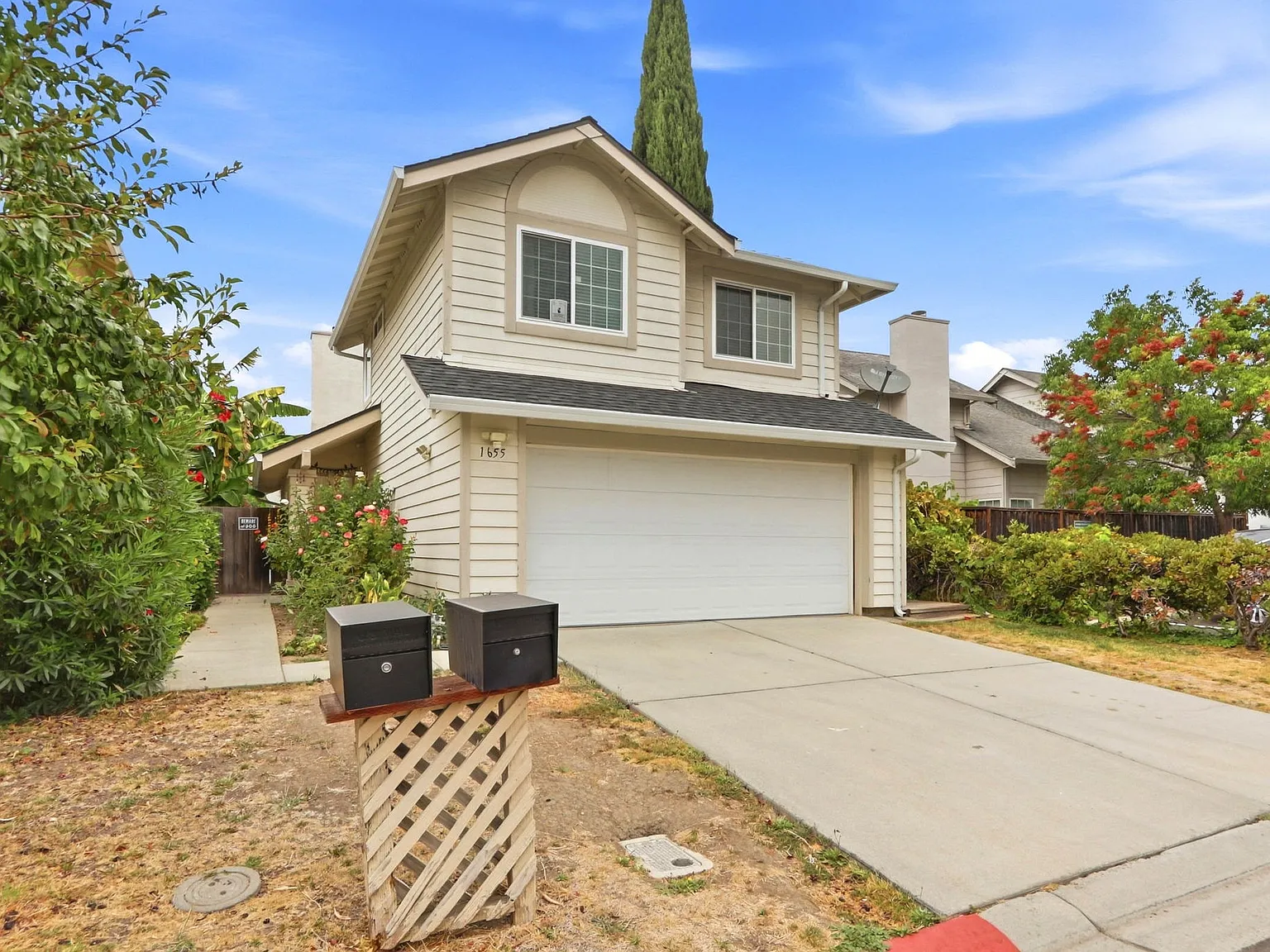 3 bed, 2.5 bath, 1486 sqft, $4,750 — Photo 3
