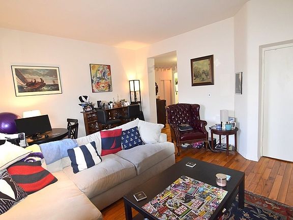 2nd image of 59 W 76th St APT 6E