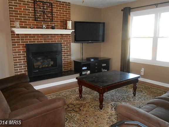 2nd image of 45931 Dogwood Ln