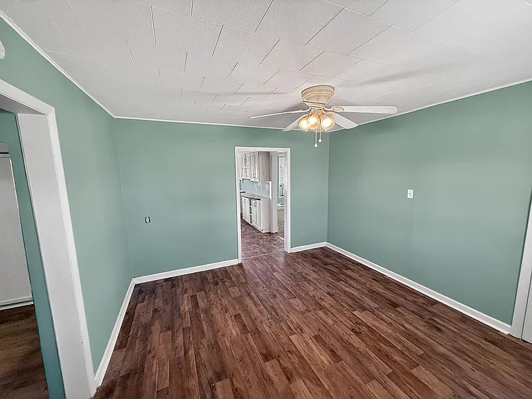 216 Rollins St — Photo 20