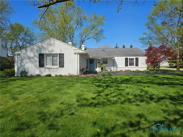 5935 Granville Dr, Sylvania, OH 43560