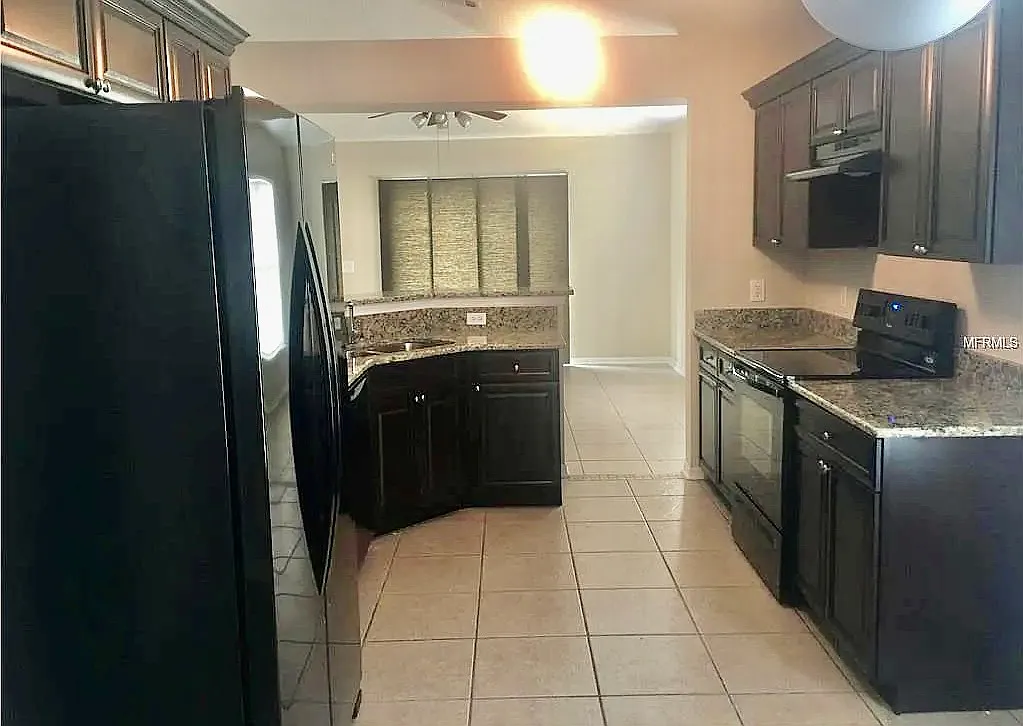 4 bed, 1874 sqft, $2,795 — Photo 3