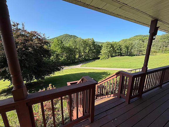 3rd image of 611 Hart Ranch Rd