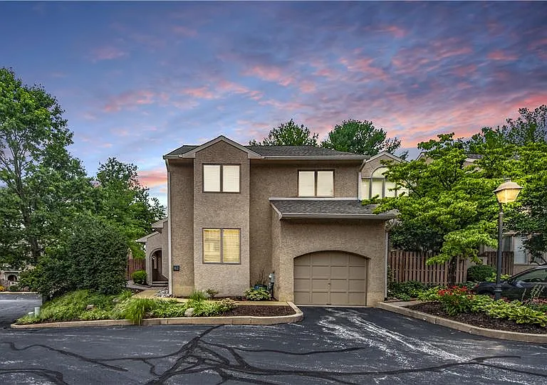 42 Greythorne Woods Cir — Photo 1