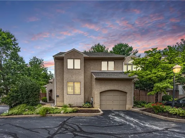 42 Greythorne Woods Cir, Wayne, PA 19087