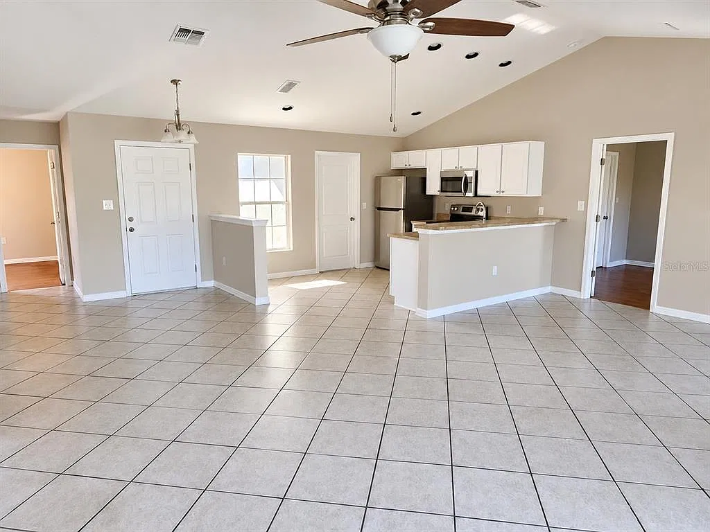 4 bed, 2.0 bath, 1600 sqft, $2,600 — Photo 3