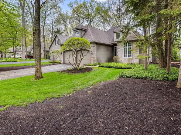 1611 Rockwood Ln, Mishawaka, IN 46545