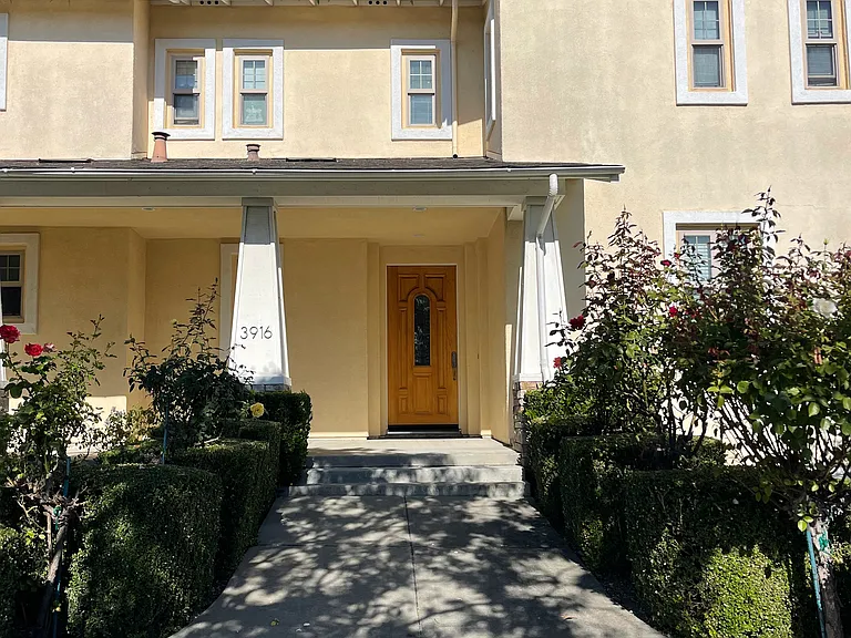 3916 Jefferson St — Photo 2