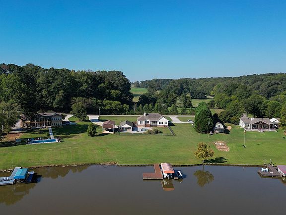 5th image of 1530 Shady Oak Ln
