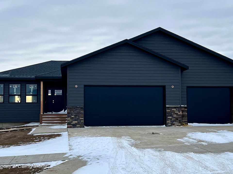 1st image of 520 River Dr