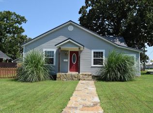 1203 Olive St, Carthage, MO 64836