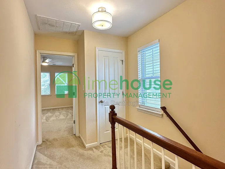 132 Filbert St — Photo 10