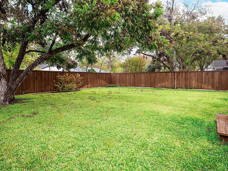 11702 Lochwood Blvd — Photo 23