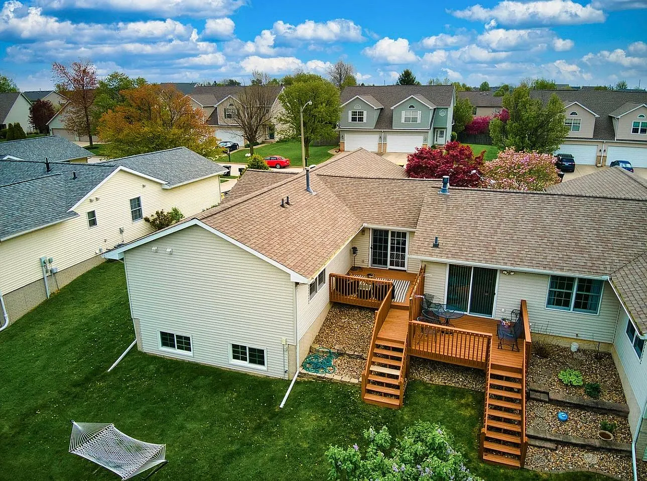 3 bed, 2592 sqft, $2,500 — Photo 2