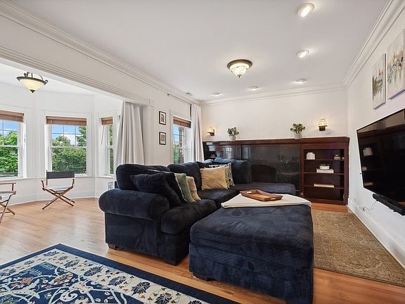 5th image of 7716 N Paulina St APT 3S