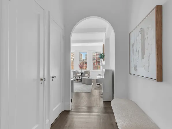 39 5th Avenue image 4 of 6