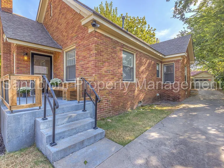 1135 S Birmingham Pl — Photo 2