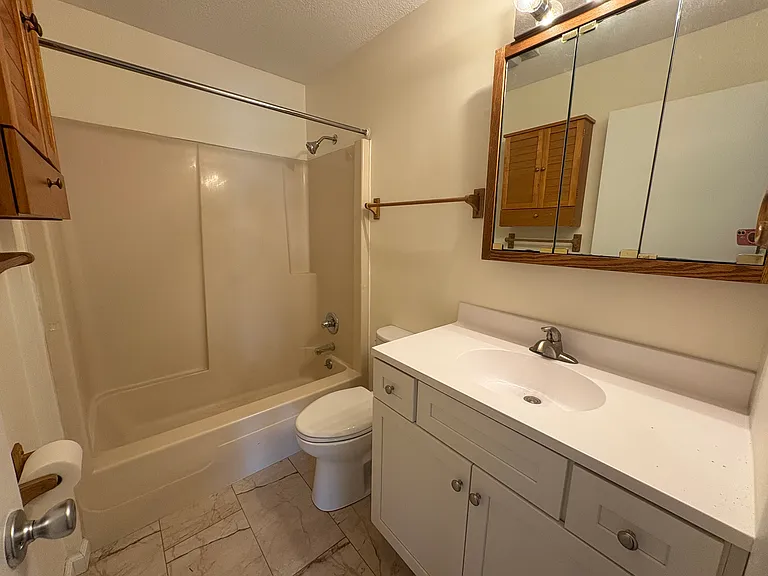 1st Floor Bath
