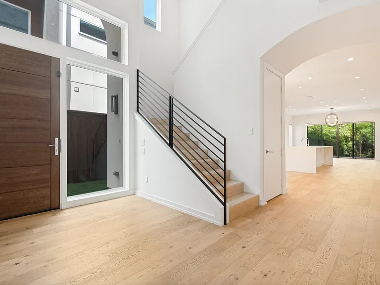 4719 Belmont Ave — Photo 3