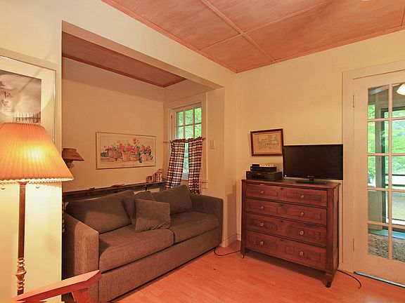 5th image of 7129 Maple Ave
