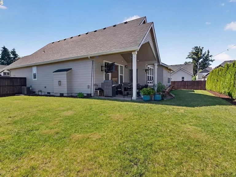 1020 S 33rd St — Photo 27