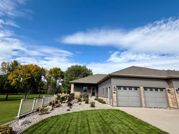 383 202nd St, Arnolds Park, IA 51331