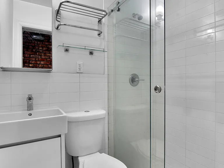 1413 York Ave #17 — Photo 5
