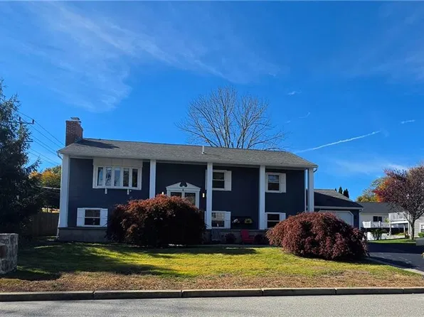 4 Juniper Dr, West Warwick, RI 02893
