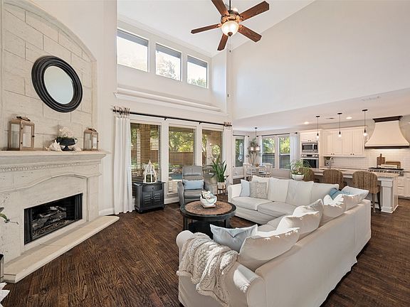 3rd image of 712 Glendevon Dr