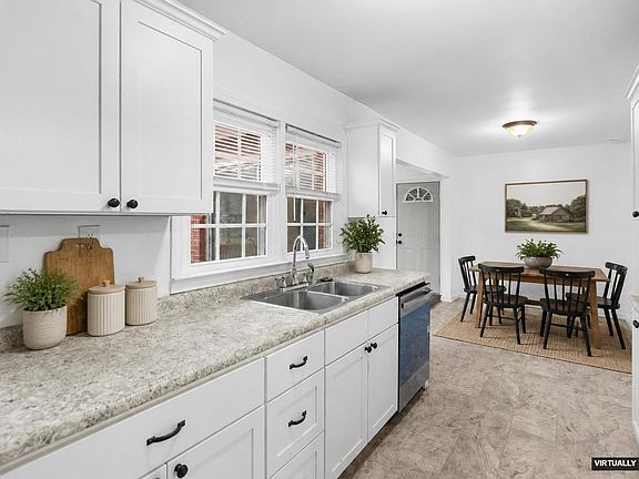 4th image of 460 Ash St
