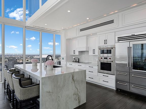 5th image of 888 Biscayne Blvd APT 5701