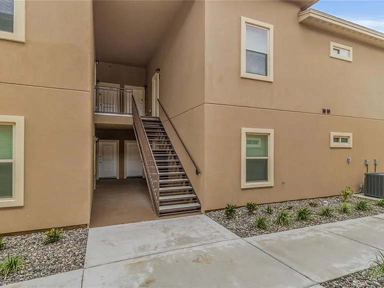 900 E Redbud Ave #15A4 — Photo 2