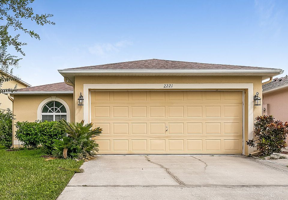 1st image of 2221 Heathwood Cir