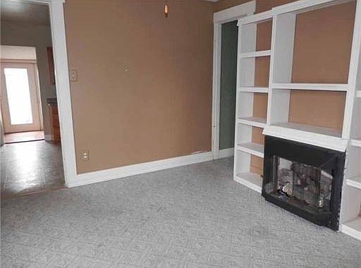 5th image of 113 N Church St