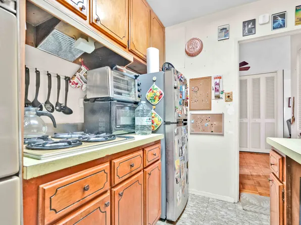 66-36 Yellowstone Boulevard image 9 of 18