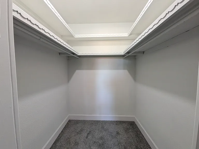 5523 Venetian Blvd NE — Photo 19