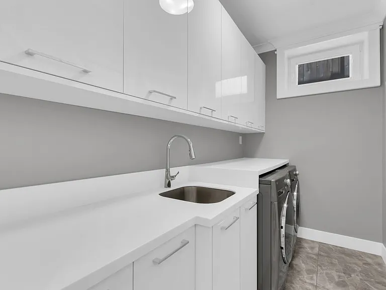 3955 Blenheim St — Photo 35