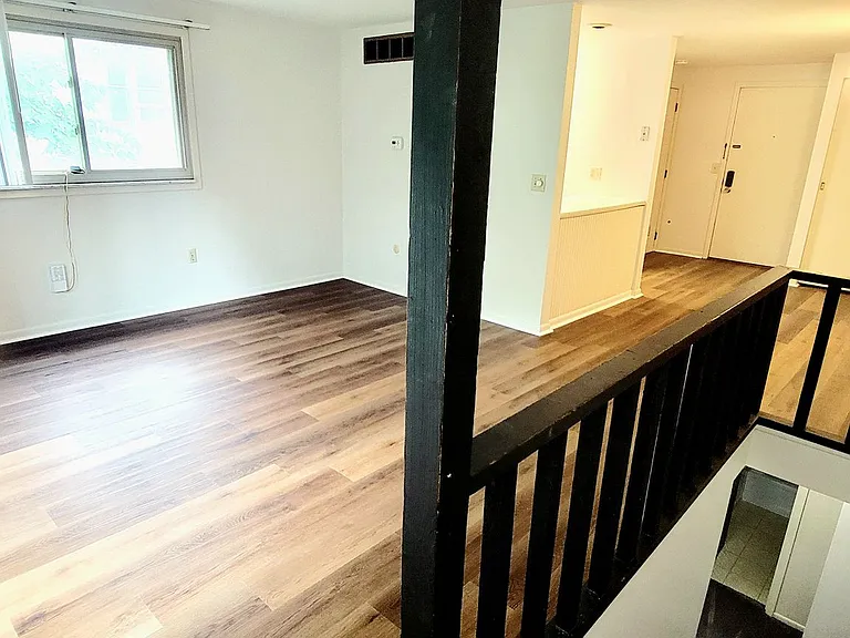 2024 Summit St — Photo 3