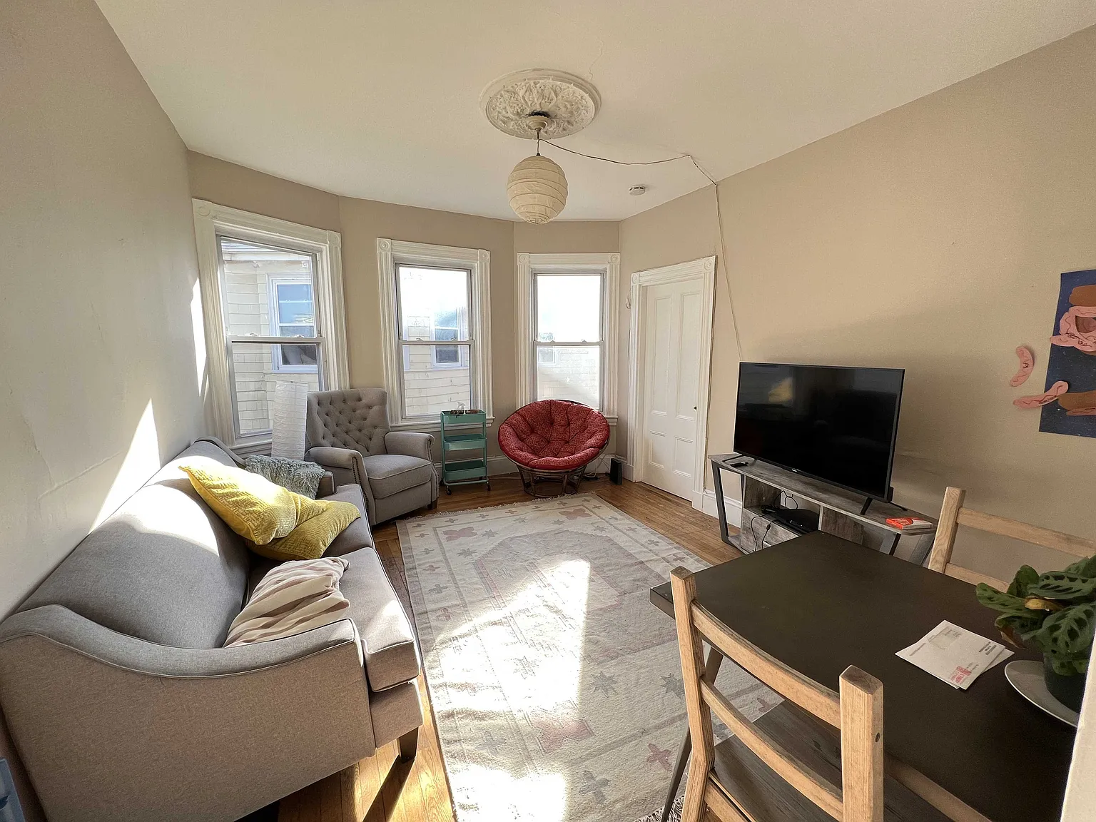 4 bed, 1.5 bath, $4,400 — Photo 2
